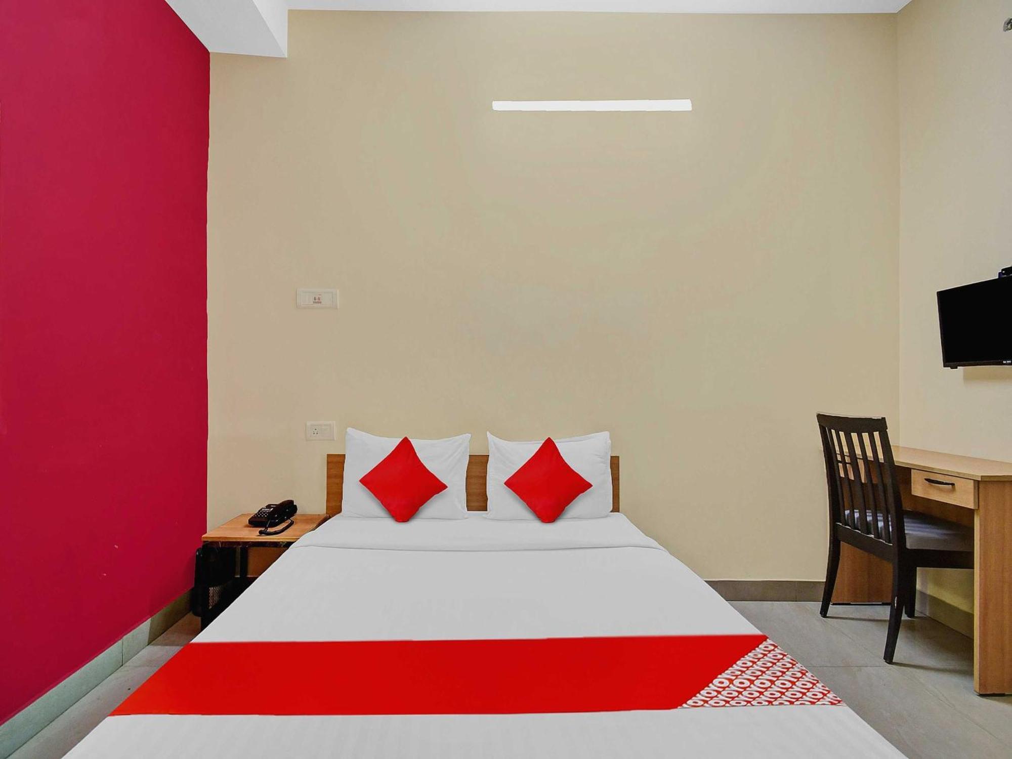 Hotel O Grand Lazeez Hāora Buitenkant foto