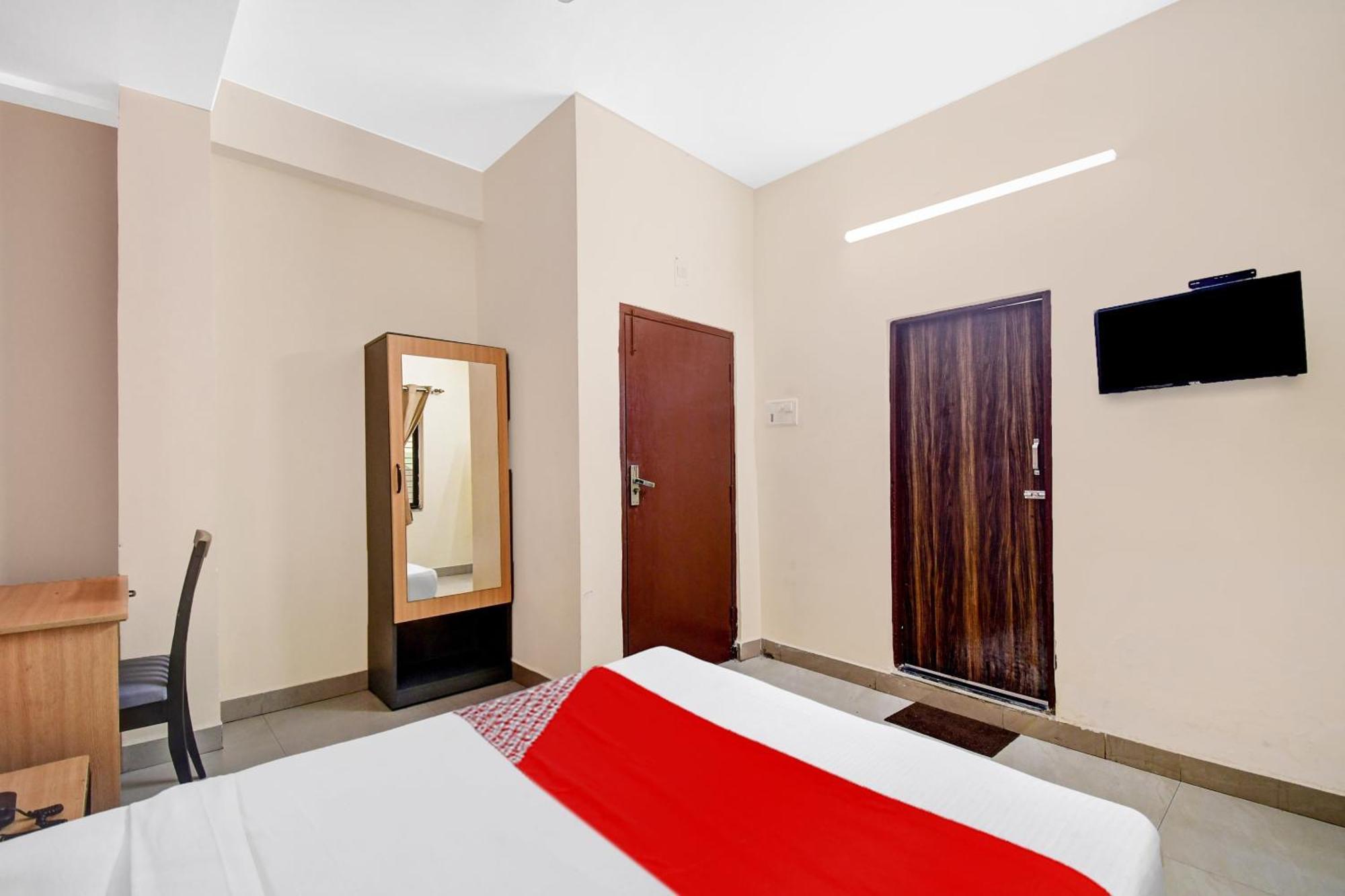 Hotel O Grand Lazeez Hāora Buitenkant foto
