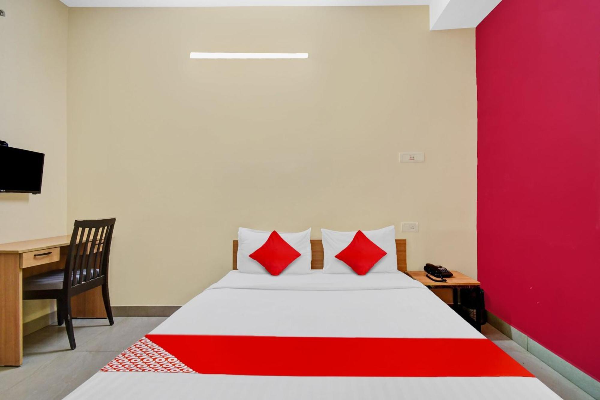 Hotel O Grand Lazeez Hāora Buitenkant foto