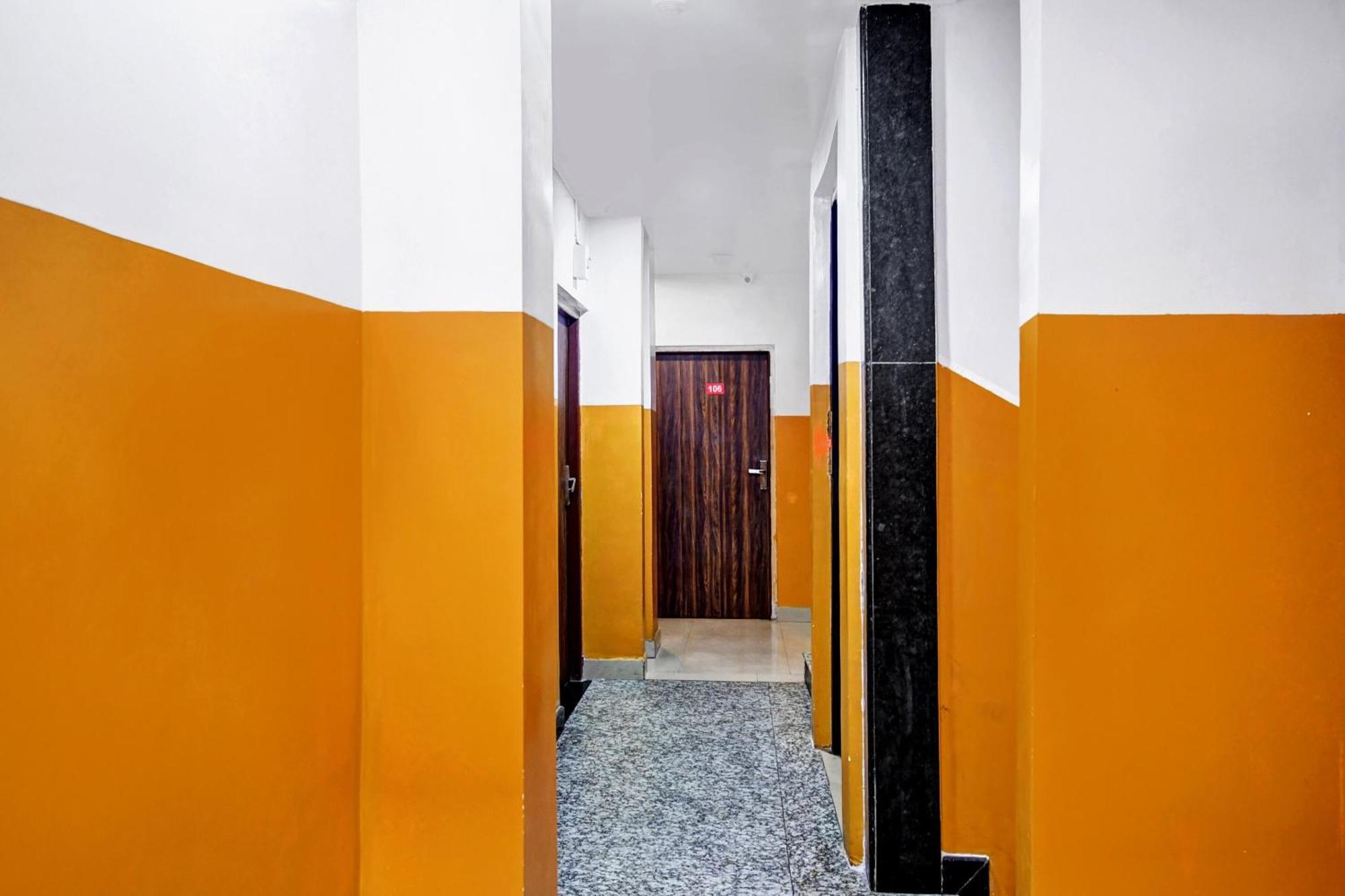 Hotel O Grand Lazeez Hāora Buitenkant foto