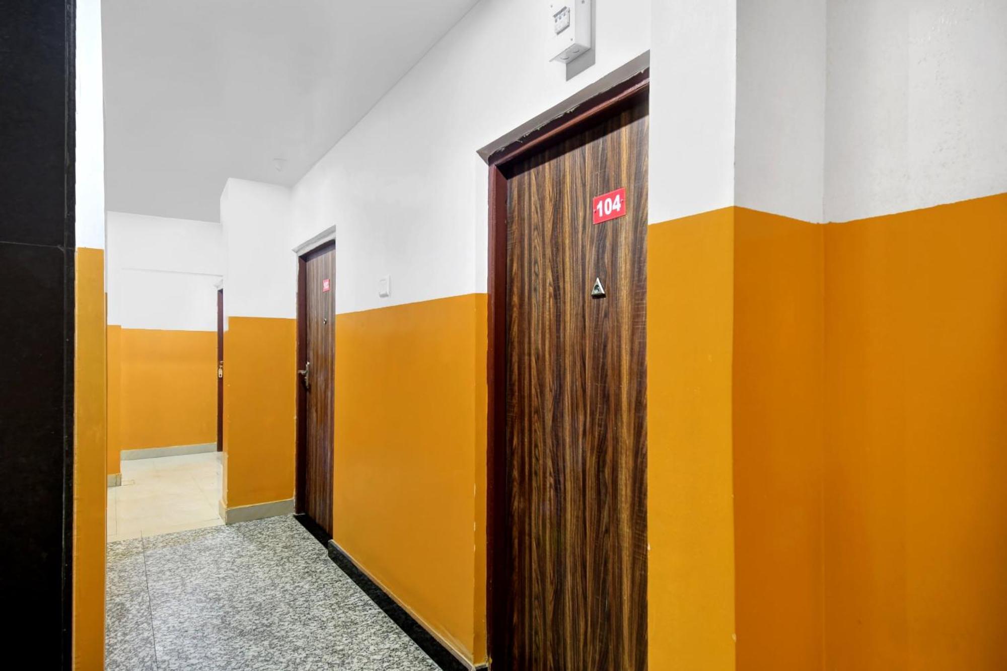 Hotel O Grand Lazeez Hāora Buitenkant foto